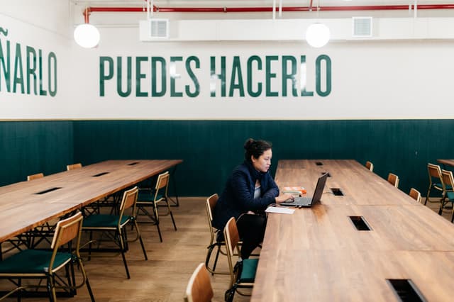 Coworking Montes Urales en C. Montes Urales 424, Lomas - Virreyes, Lomas de Chapultepec III Secc, Miguel Hidalgo, 11000 Ciudad de México, CDMX, México - Calle Montes Urales 424